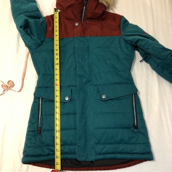 ❌ SOLD ❌ 686 Snowboard Waterproof Woman Jacket 🏂 - Picture 4 of 16